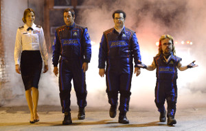 Michelle Monaghan, Adam Sandler, Peter Dinklage e Josh Gad in una scena di Pixels