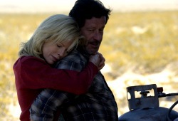 Kim Basinger e Joaquim de Almeida in The Burning Plain