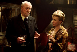 Michael Caine e Scarlett Johansson in The Prestige