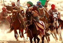 Tahar Rahim in una scena di Il principe del deserto