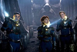 Logan Marshall-Green, Noomi Rapace e Michael Fassbender in Prometheus