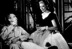 James Stewart e Grace Kelly in La finestra sul cortile