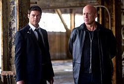 Karl Urban e Bruce Willis in Red