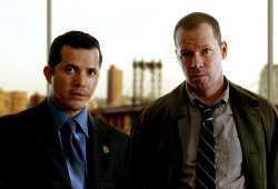 John Leguizamo e Donnie Wahlberg in Sfida senza regole