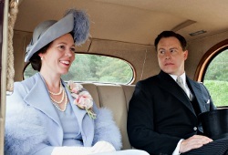 Olivia Colman e Samuel West in A Royal Weekend