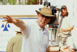 Il regista Terry George sul set di Hotel Rwanda