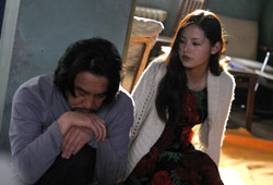 Koji Yakusho e Manami Konishi in Sakebi