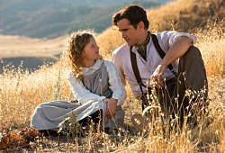 Annie Rose Buckley e Colin Farrell in Saving Mr. Banks