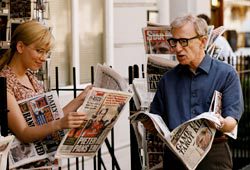 Scarlett Johansson e Woody Allen in una scena di Scoop