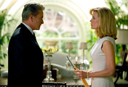 Michael Douglas e Kim Basinger in The Sentinel