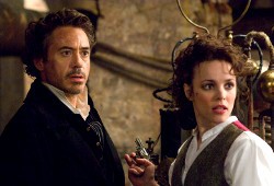 Robert Downey Jr e Rachel McAdams in Sherlock Holmes
