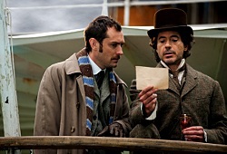 Jude Law e Robert Downey Jr in Sherlock Holmes - Gioco di ombre