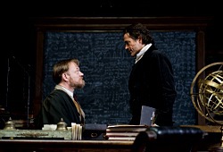 Jared Harris e Robert Downey Jr in Sherlock Holmes - Gioco di ombre