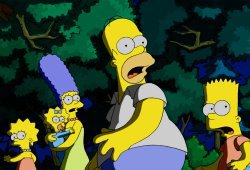 Lisa, Marge e la piccola Maggie, Homer e Bart in una scena