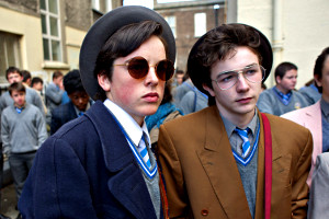 Ferdia Walsh-Peelo e Mark McKenna in Sing Street