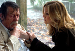 John Hurt e Kate Hudson in The Skeleton Key