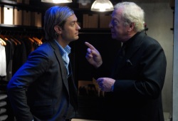 Jude Law e Michael Caine in Sleuth - Gli insospettabili