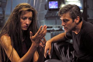 Natascha McElhone e George Clooney in Solaris