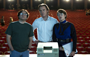 Michael Stuhlbarg, Michael Fassbender e Kate Winslet in una scena di Steve Jobs