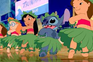 Lilo & Stitch a lezione di hula in una scena di Lilo & Stitch