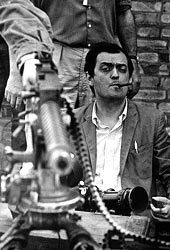 Il regista Stanley Kubrick sul set di Il Dottor Stranamore