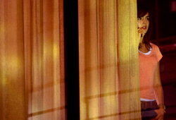 Camilla Belle in una scena di Chiamata da uno sconosciuto