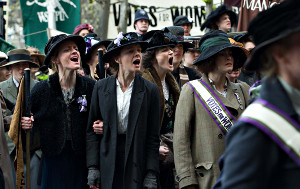 Carey Mulligan ed Helena Bonham Carter in una scena di Suffragette