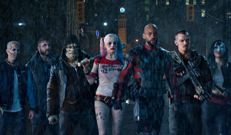 Jay Hernandez,  Jai Courtney, Adewale Akinnuoye-Agbaje, Margot Robbie, Will Smith, Joel Kinnaman e Karen Fukuhara in Suicide Squad