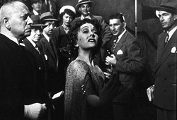 Erich von Stroheim e Gloria Swanson nell'ultima scena di Viale del tramonto