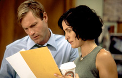 Aaron Eckhart e Carrie-Anne Moss in Suspect Zero