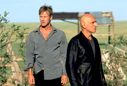 Aaron Eckhart e Ben Kingsley in Suspect Zero