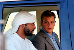 Alexander Siddig e Matt Damon in Syriana