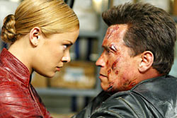 Kristanna Loken e Arnold Schwarzenegger in Terminator 3 - Le macchine ribelli