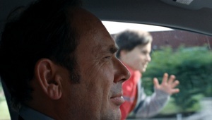 Olivier Gourmet con Charles Mérienne sullo sfondo in una scena di Terre battue