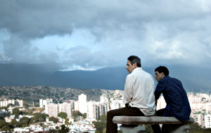 Alfredo Castro e Luis Silva in una scena di Ti guardo - Desde allá