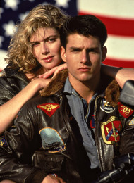 Kelly McGillis e Tom Cruise in un'immagine pubblicitaria di Top Gun