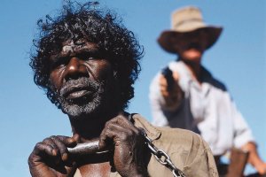 David Gulpilil e Gary Sweet in The Tracker