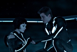 Olivia Wilde e Garrett Hedlund in Tron: Legacy