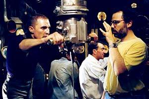 Matthew McConaughey e il regista Jonathan Mostow sul set di U-571