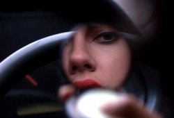 Scarlett Johansson in una scena di Under the Skin