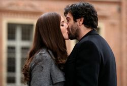 Monica Bellucci e Pierfrancesco Favino in L'uomo che ama