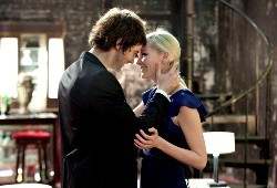 Jim Sturgess e Kirsten Dunst in Upside Down