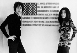 John Lennon e Yoko Ono e in momento ripreso da USA vs John Lennon