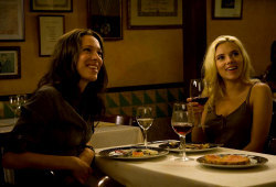 Rebecca Hall e Scarlett Johnasson in Vicky Cristina Barcelona