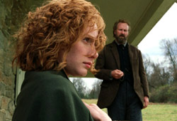 Bryce Dallas Howard e William Hurt in The Village