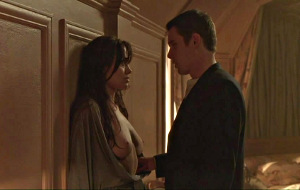 Angelina Jolie e Ethan Hawke in una scena di Identità violate
