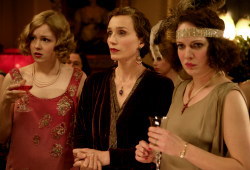 Kimberley Nixon, Kristin Scott Thomas e Katherine Parkinson in Un matrimonio all'inglese