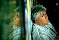 Il regista Pedro Almodóvar sul set di Volver