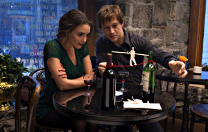 Émilie Leclerc e Joseph Gordon-Levitt in una scena di The Walk