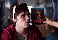 Nicholas Hoult in una scena di Warm Bodies